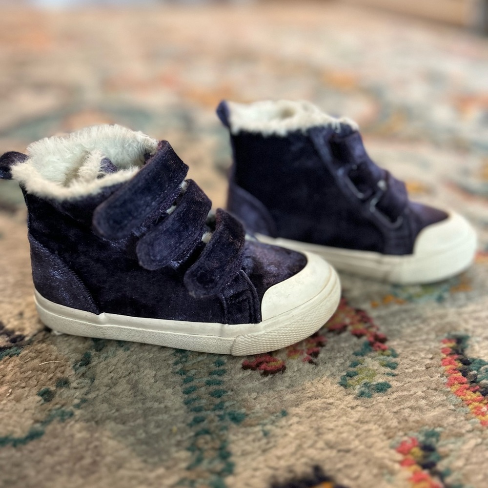 Cat & Jack Fuzzy High Tops • Toddler Size 6